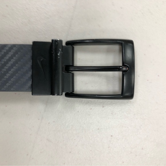 Nike carbon fiber reversible belt size 40 - Picture 3 of 6